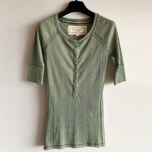 Abercrombie & Fitch Cotton/Poly Green 3/4 Sleeve Henley Shirt, size Large